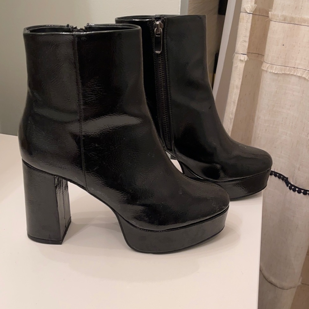 Chinese Laundry Platform Boots 6.5